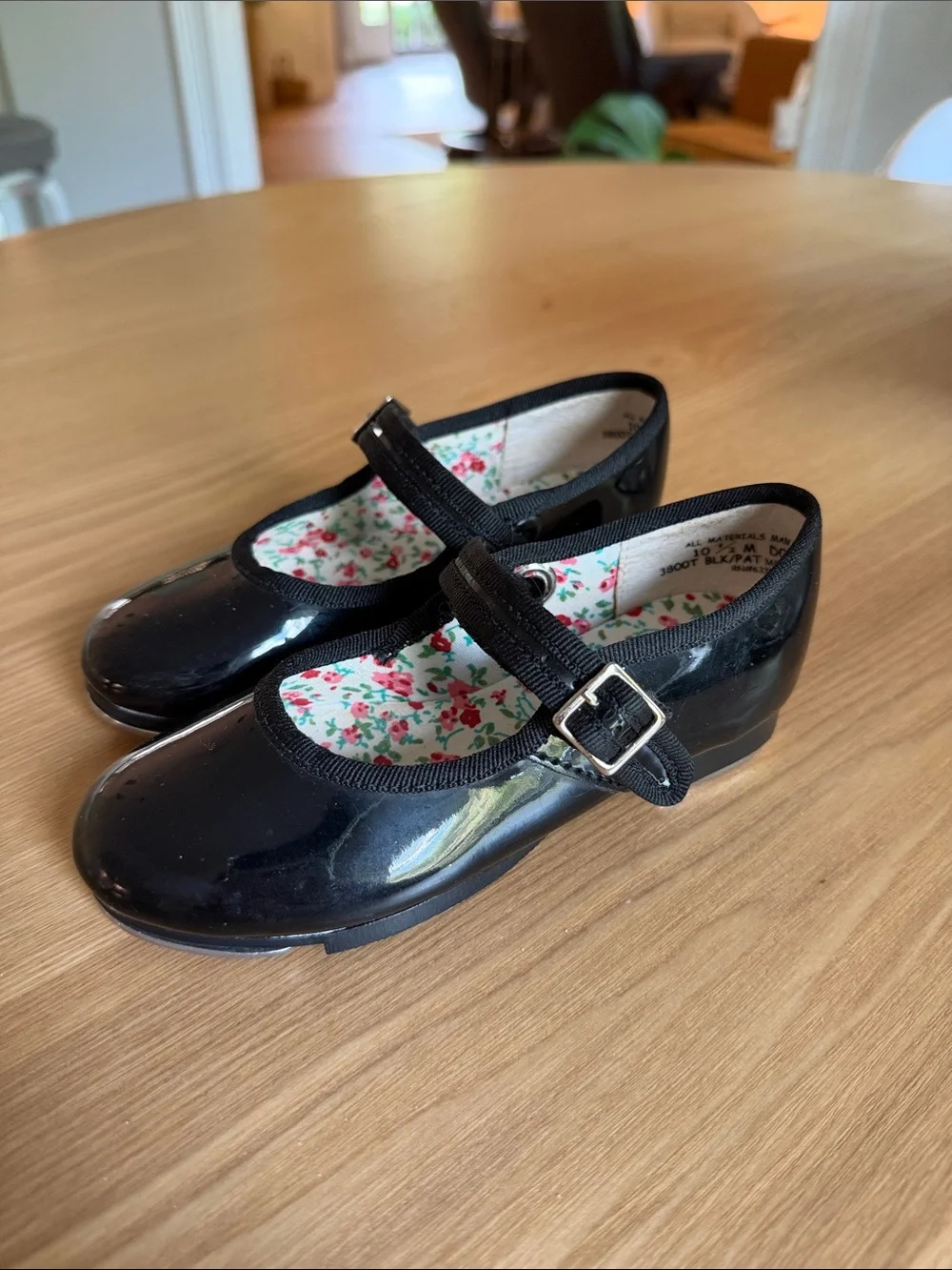 Capezio little girls black patent tap shoes 10.5M